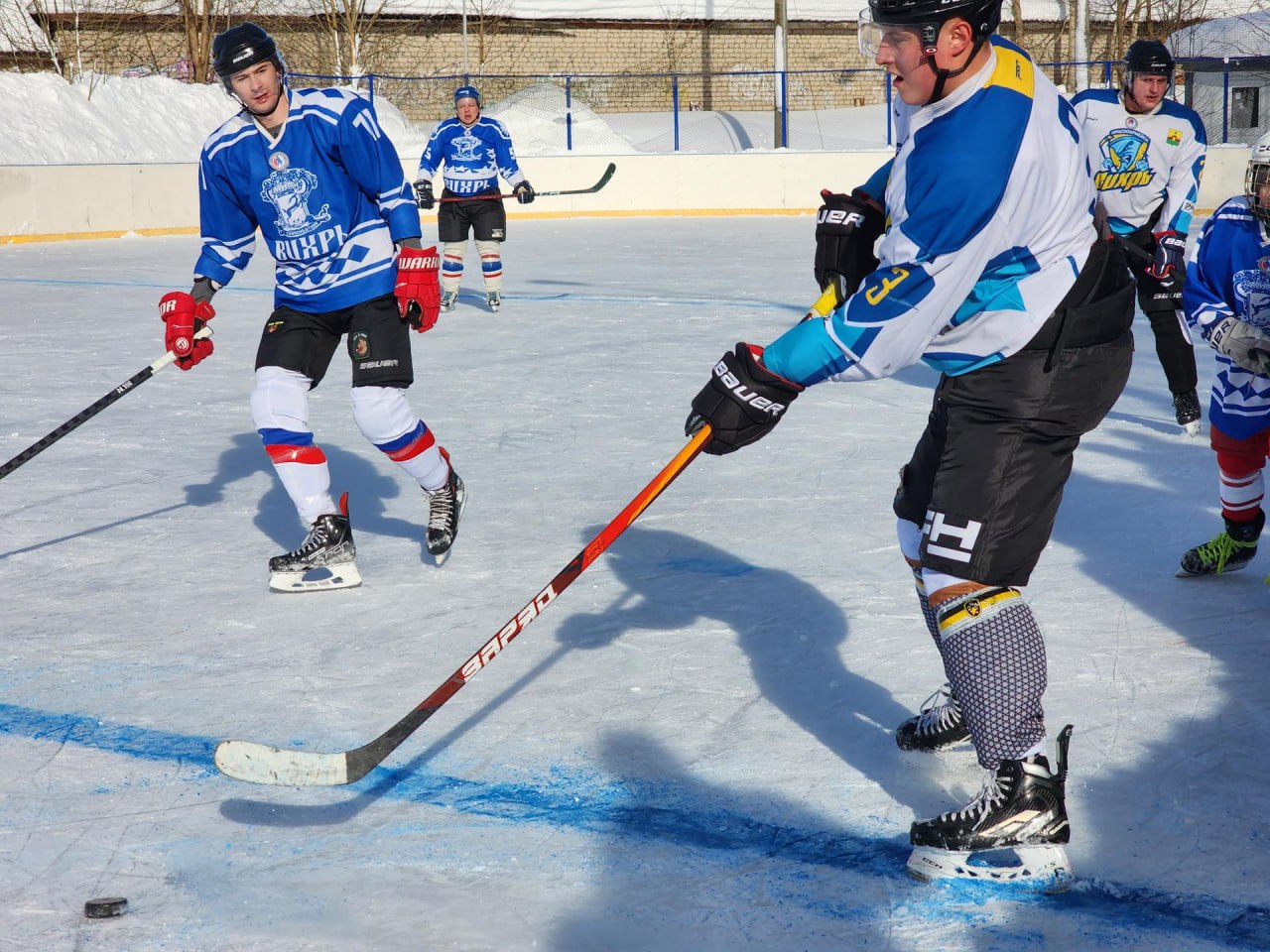 «Белые» вырвали победу у команды Александра Овечкина в хоккейном турнире в Красноармейске «Белые» вырвали победу у команды Александра Овечкина в хоккейном турнире в Красноармейске