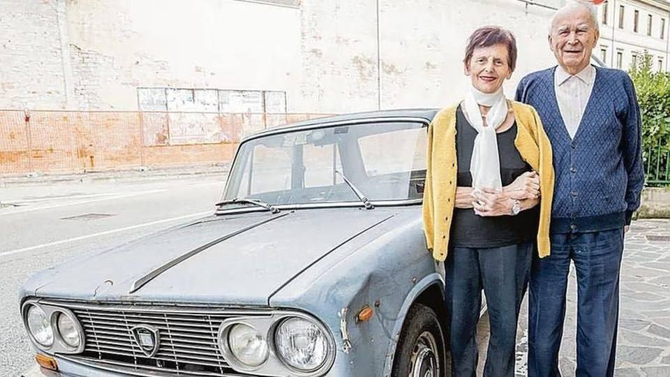 Машину, которая 47 лет стояла припаркованной, превратили в экспонат в Италии Машину, которая 47 лет стояла припаркованной, превратили в экспонат в Италии