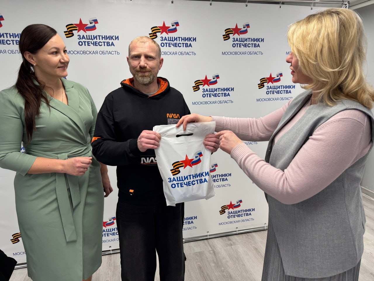 Комплект адаптивной одежды вручили ветерану СВО из Коломны