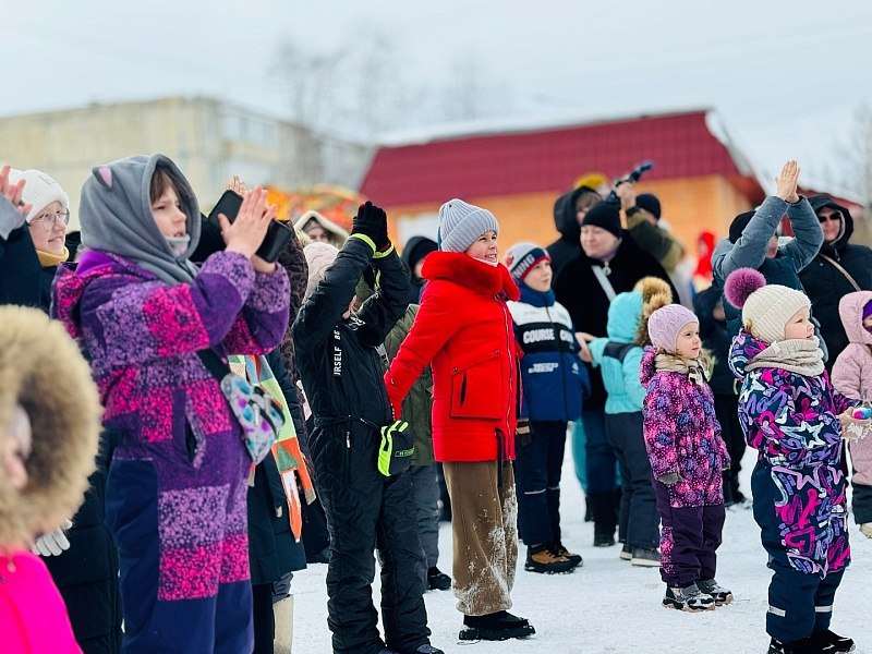 Широкая Масленица вновь собрала гостей и жителей села Ашитково на площади у Дома культуры, чтобы шумно и весело попрощаться с зимой Широкая Масленица вновь собрала гостей и жителей села Ашитково на площади у Дома культуры, чтобы шумно и весело попрощаться с зимой