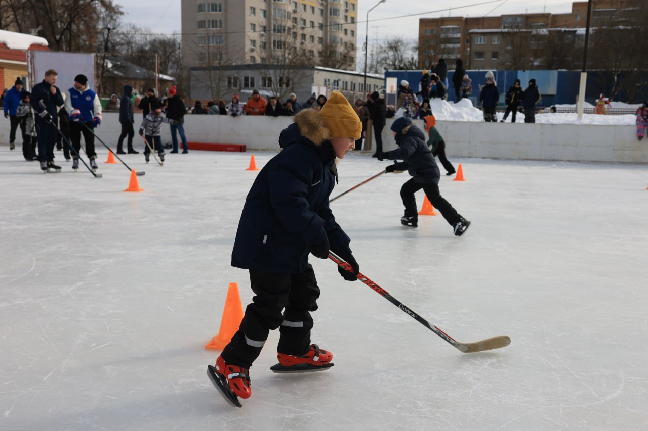 «Дворовый хоккей»: открытая тренировка стала праздником для юных королевцев и их родителей «Дворовый хоккей»: открытая тренировка стала праздником для юных королевцев и их родителей