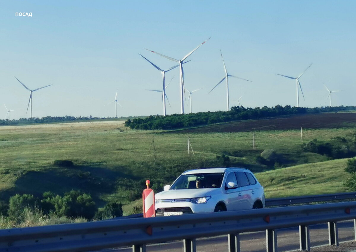 Зеленая энергия на трассе: гигантские ветряки вызывают споры среди местных жителей