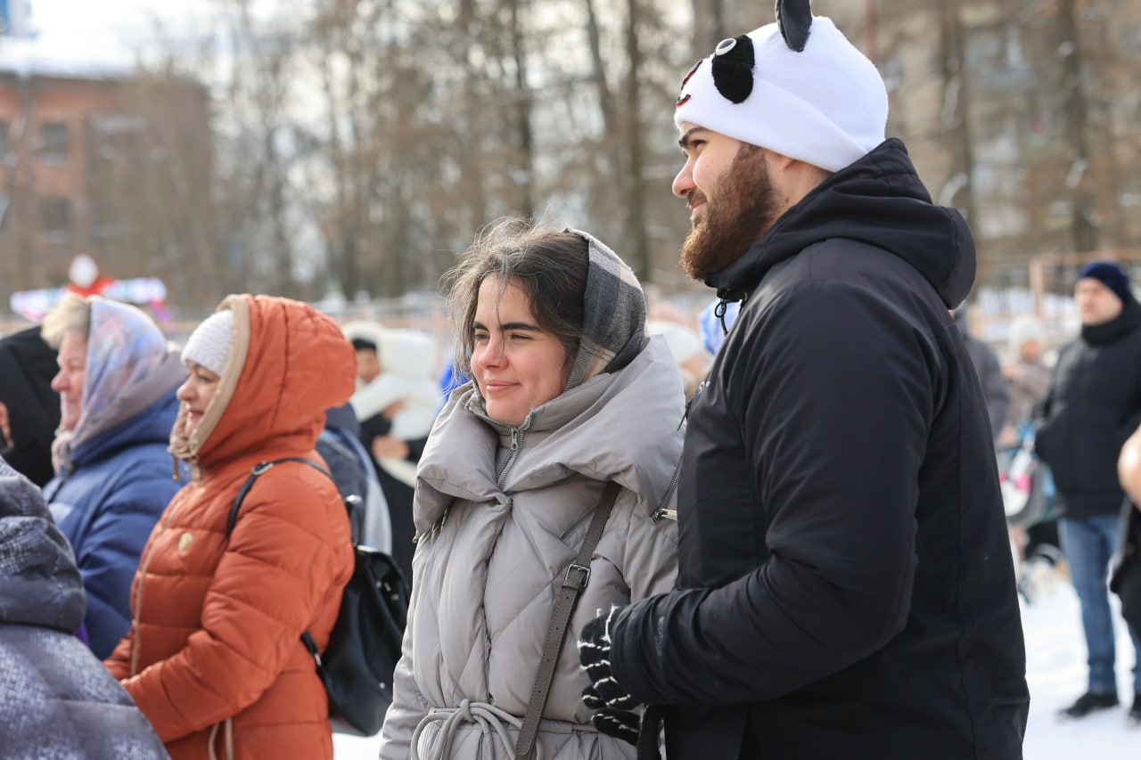 «Дворовый хоккей»: открытая тренировка стала праздником для юных королевцев и их родителей «Дворовый хоккей»: открытая тренировка стала праздником для юных королевцев и их родителей