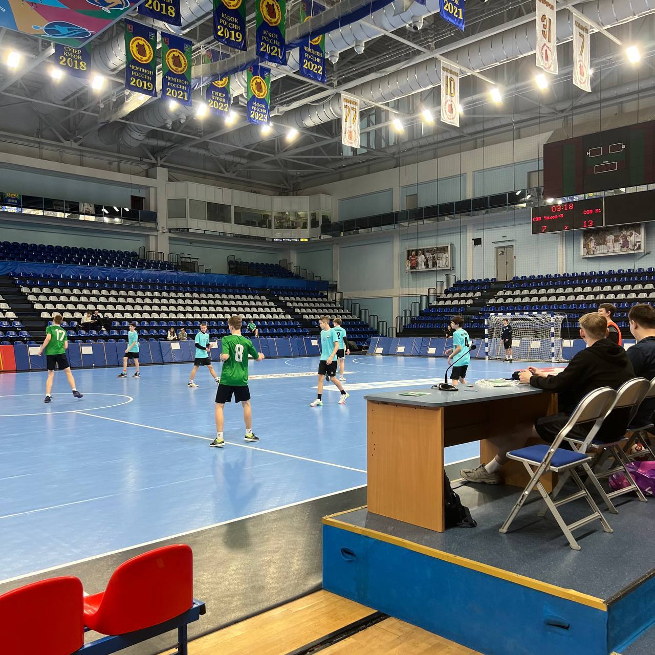 Заместитель главы м. о. Чехов Вадим Шевырёв посетил матчи плейофф в рамках Чеховской школьной Лиги по гандболу! Встречи прошли на большой спортивной арене Дворца Спорта «Олимпийский» им. В.С. Максимова» Заместитель главы м. о. Чехов Вадим Шевырёв посетил матчи плейофф в рамках Чеховской школьной Лиги по гандболу! Встречи прошли на большой спортивной арене Дворца Спорта «Олимпийский» им. В.С. Максимова»