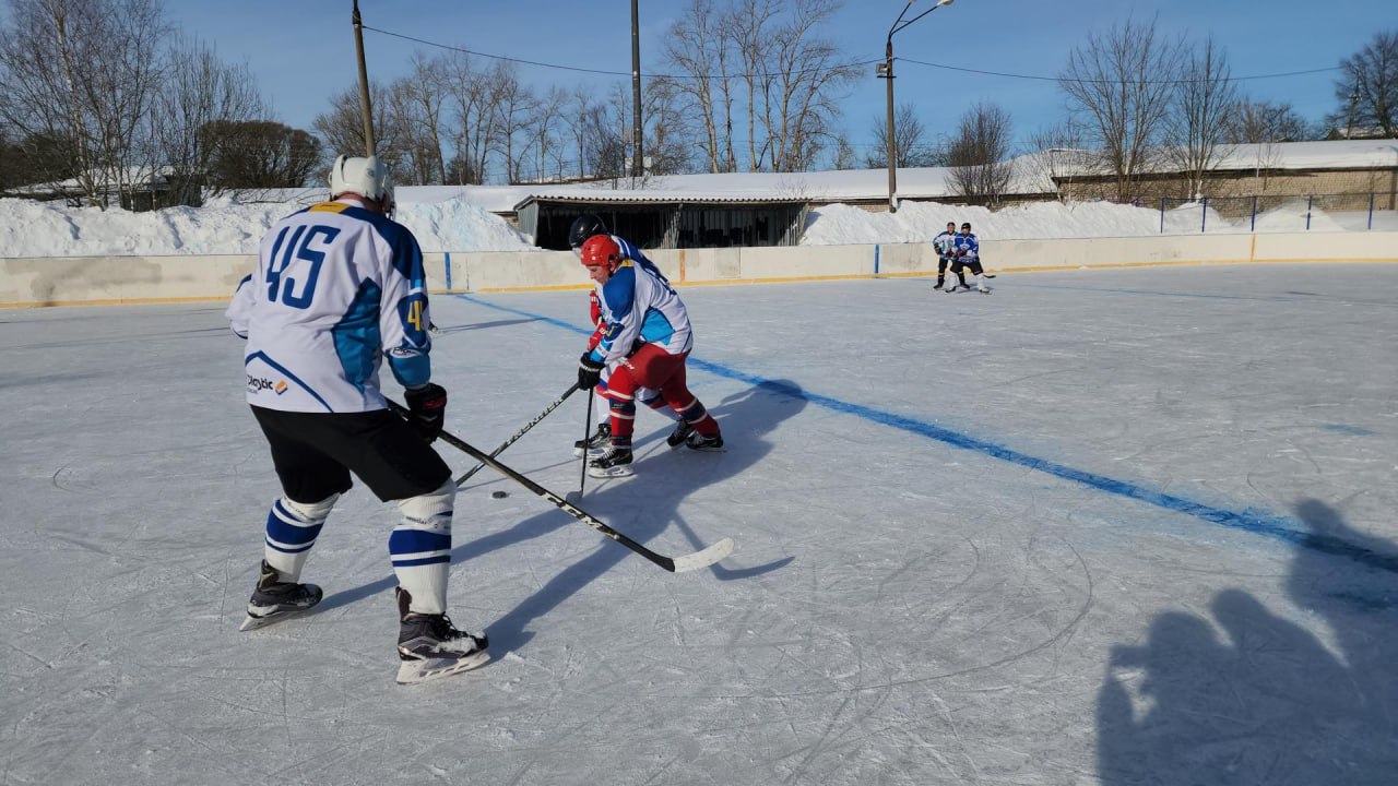 «Белые» вырвали победу у команды Александра Овечкина в хоккейном турнире в Красноармейске «Белые» вырвали победу у команды Александра Овечкина в хоккейном турнире в Красноармейске