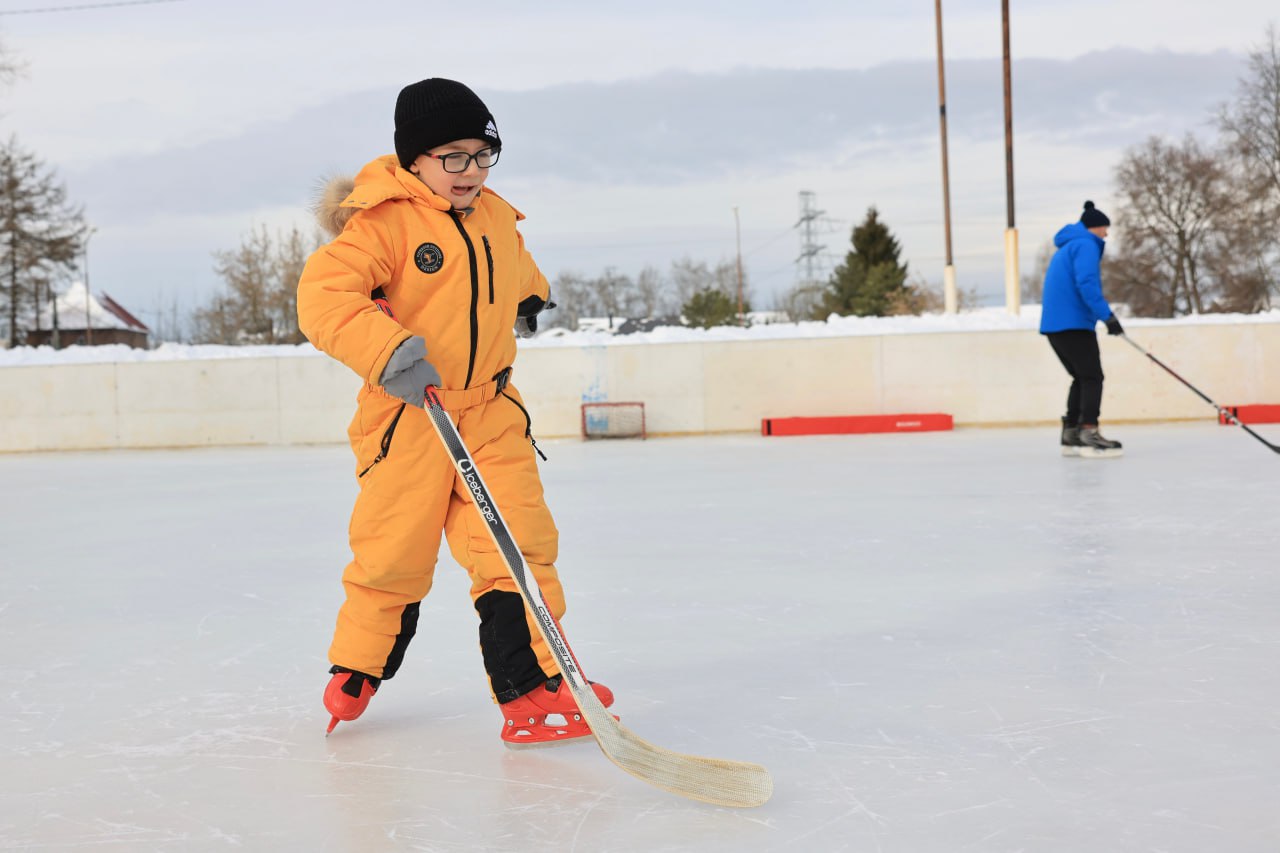 «Дворовый хоккей»: открытая тренировка стала праздником для юных королевцев и их родителей «Дворовый хоккей»: открытая тренировка стала праздником для юных королевцев и их родителей