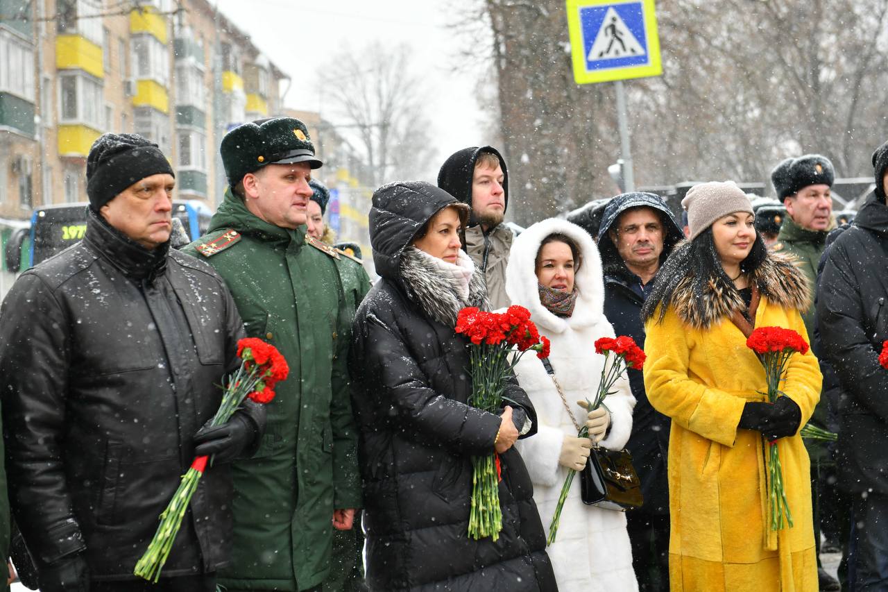 В Химках открыли мемориальную доску в честь бойца СВО Артура Уланова