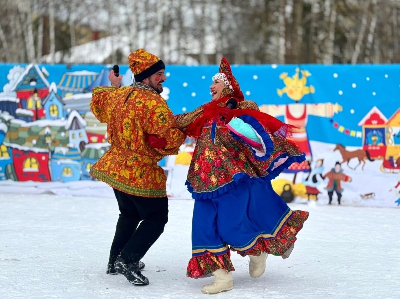 В городе Белоозерский городского округа Воскресенск народные гуляния прошли в сквере «Берёзовая роща»