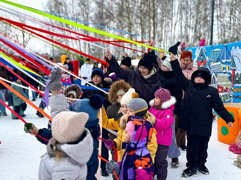 В городе Белоозерский городского округа Воскресенск народные гуляния прошли в сквере «Берёзовая роща» В городе Белоозерский городского округа Воскресенск народные гуляния прошли в сквере «Берёзовая роща»