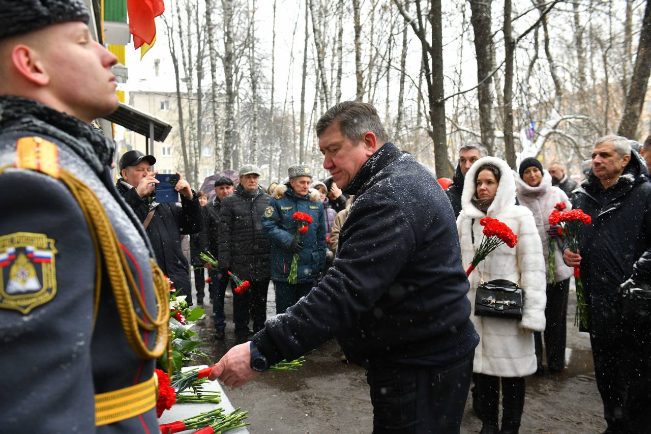 В Химках открыли мемориальную доску в честь бойца СВО Артура Уланова В Химках открыли мемориальную доску в честь бойца СВО Артура Уланова