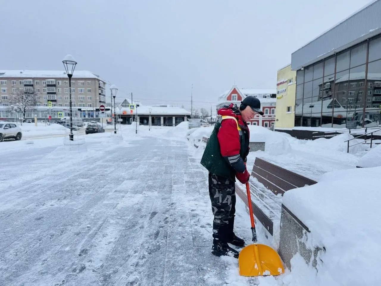 В Сергиевом Посаде с раннего утра ведутся работы по ликвидации последствий очередного снегопада В Сергиевом Посаде с раннего утра ведутся работы по ликвидации последствий очередного снегопада