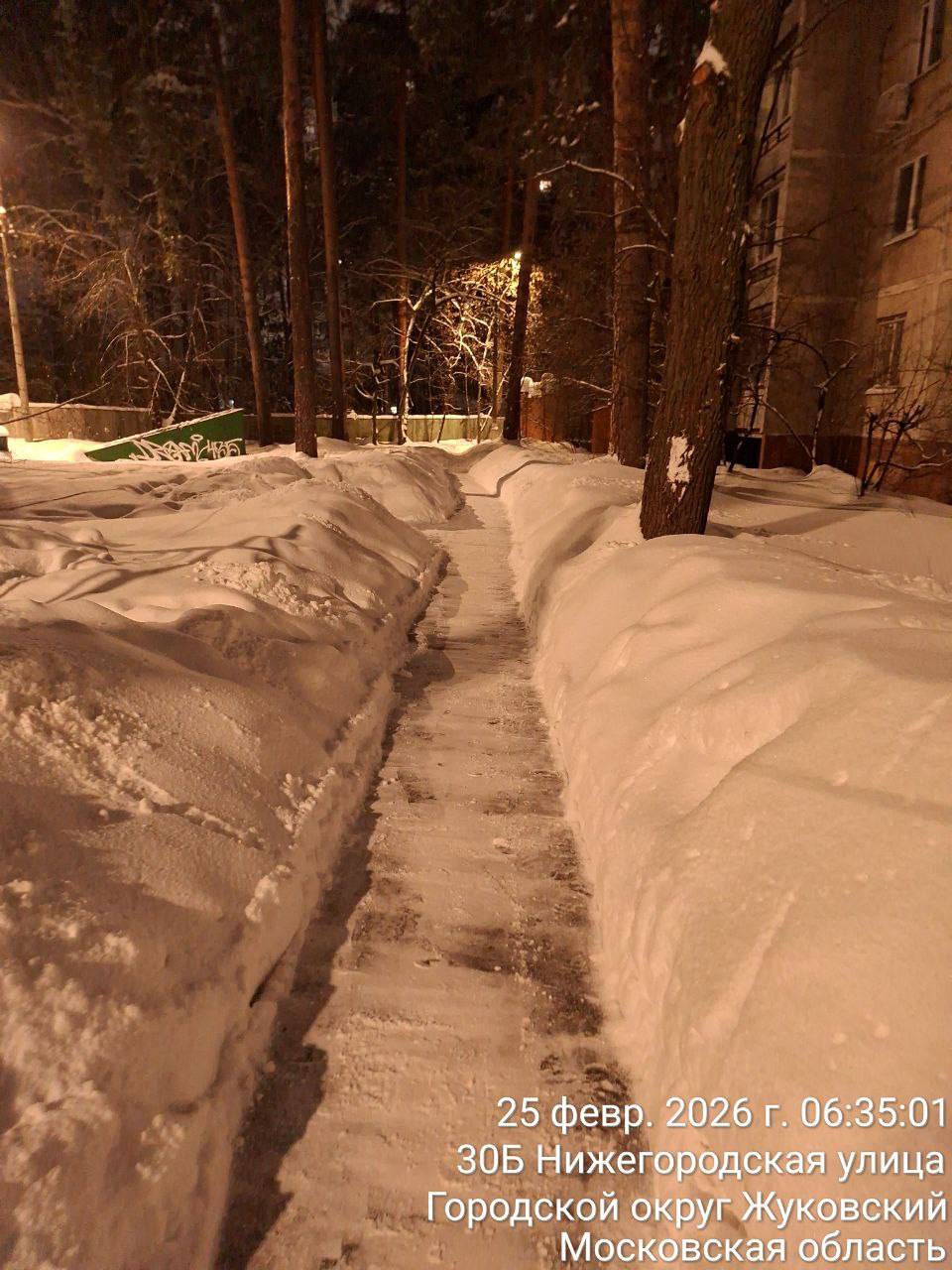Больше суток длится снегопад, который, по прогнозам синоптиков, будет идти до ночи четверга Больше суток длится снегопад, который, по прогнозам синоптиков, будет идти до ночи четверга