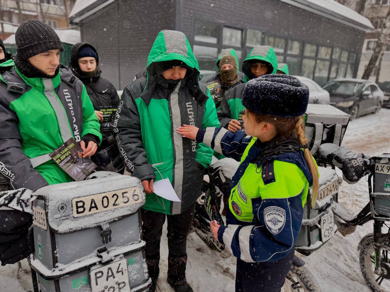 Госавтоинспекция Подмосковья проводит правовые ликбезы с курьерами популярных сервисов доставки Госавтоинспекция Подмосковья проводит правовые ликбезы с курьерами популярных сервисов доставки