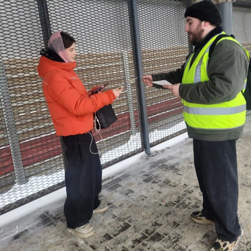 На железнодорожной станции Перловская в Мытищах прошел рейд по безопасности На железнодорожной станции Перловская в Мытищах прошел рейд по безопасности