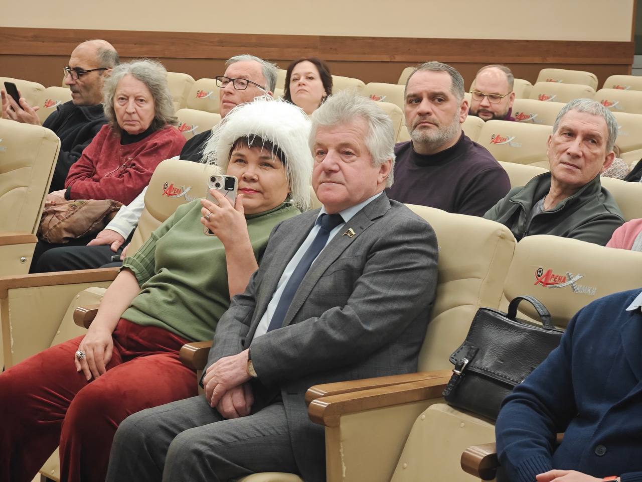 Депутаты вместе с жителями обсудили проект обновления скверов «Юность» и «Юбилейный» Депутаты вместе с жителями обсудили проект обновления скверов «Юность» и «Юбилейный»