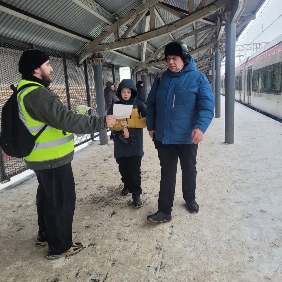 На железнодорожной станции Перловская в Мытищах прошел рейд по безопасности На железнодорожной станции Перловская в Мытищах прошел рейд по безопасности