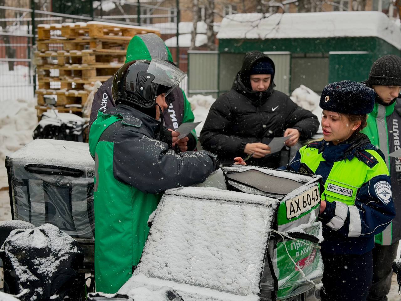 Госавтоинспекция Подмосковья проводит правовые ликбезы с курьерами популярных сервисов доставки Госавтоинспекция Подмосковья проводит правовые ликбезы с курьерами популярных сервисов доставки
