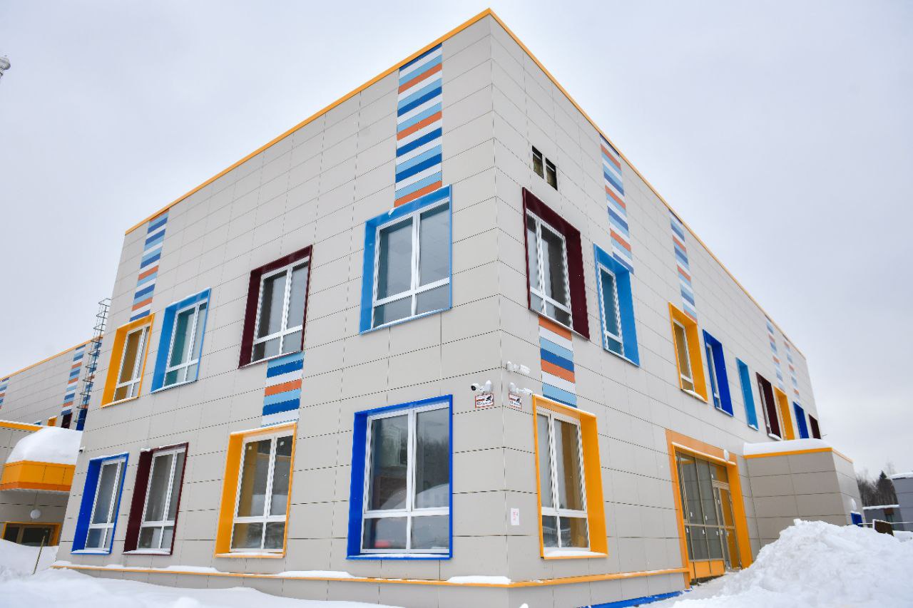 Готовность воспитательно-образовательного комплекса в Новогорске — 90%