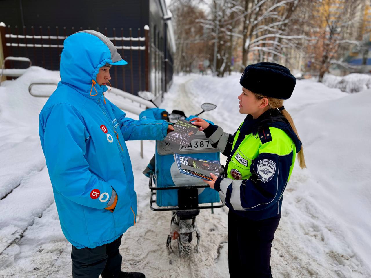 Госавтоинспекция Подмосковья проводит правовые ликбезы с курьерами популярных сервисов доставки Госавтоинспекция Подмосковья проводит правовые ликбезы с курьерами популярных сервисов доставки