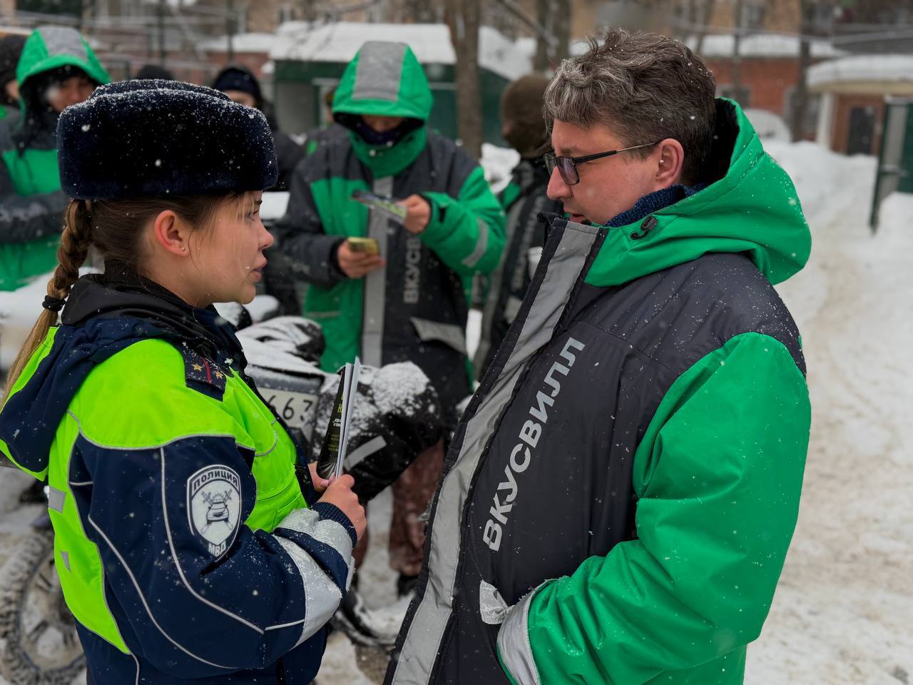 Госавтоинспекция Подмосковья проводит правовые ликбезы с курьерами популярных сервисов доставки Госавтоинспекция Подмосковья проводит правовые ликбезы с курьерами популярных сервисов доставки