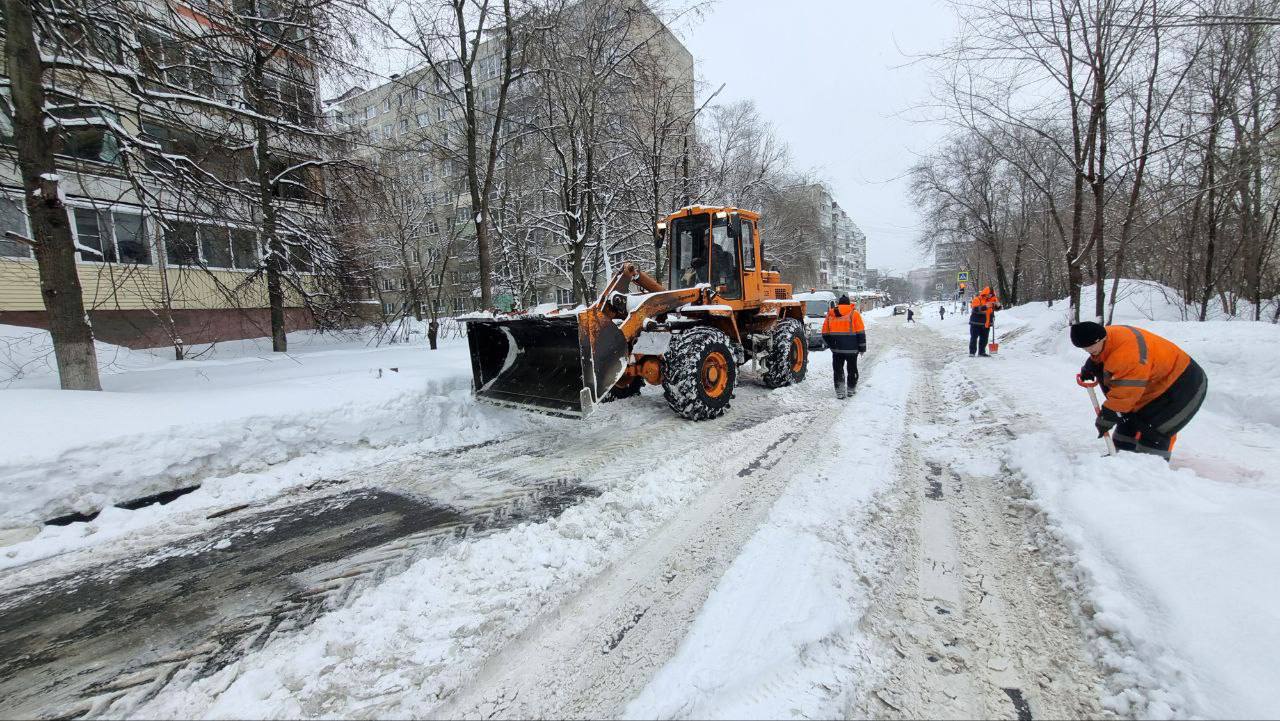 Больше суток длится снегопад, который, по прогнозам синоптиков, будет идти до ночи четверга Больше суток длится снегопад, который, по прогнозам синоптиков, будет идти до ночи четверга