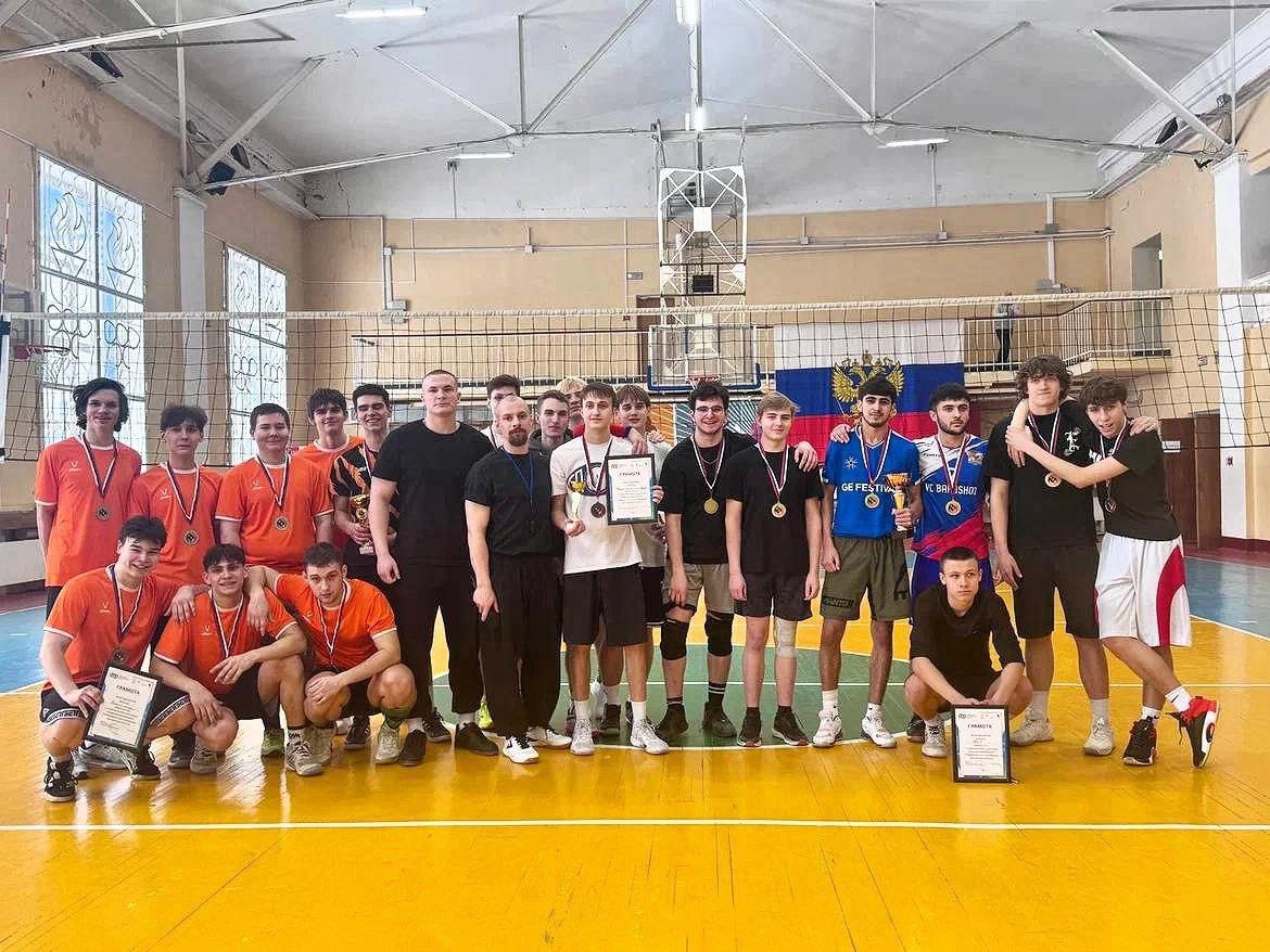 В Раменском прошел праздничный турнир по волейболу