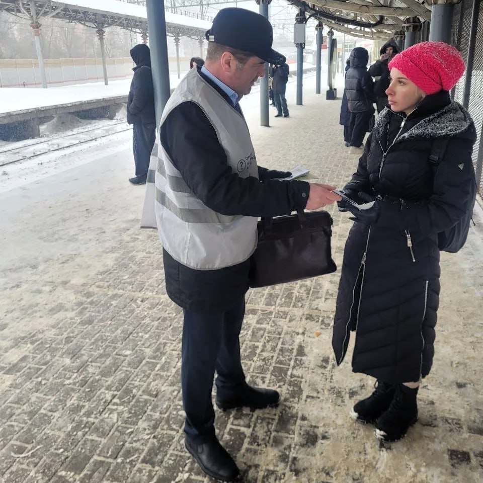 На железнодорожной станции Перловская в Мытищах прошел рейд по безопасности На железнодорожной станции Перловская в Мытищах прошел рейд по безопасности