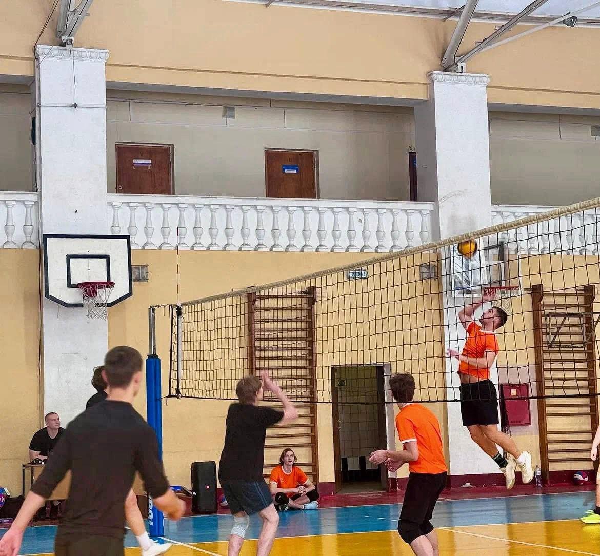 В Раменском прошел праздничный турнир по волейболу В Раменском прошел праздничный турнир по волейболу