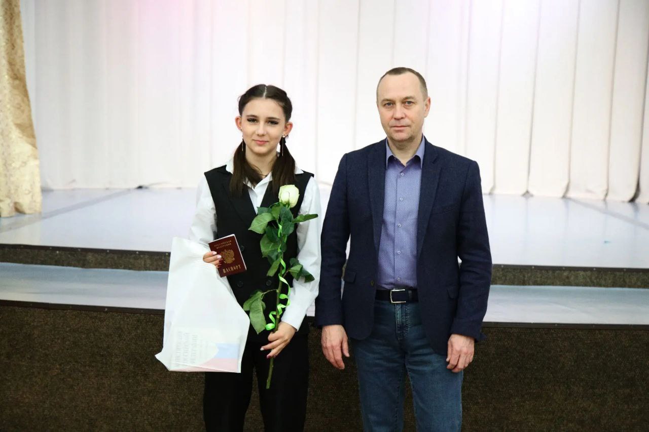 Алексей Малкин: Во Дворце культуры «Химик» состоялось торжественное вручение паспортов ещё девяти юным воскресенцам, достигшим 14-летия Алексей Малкин: Во Дворце культуры «Химик» состоялось торжественное вручение паспортов ещё девяти юным воскресенцам, достигшим 14-летия