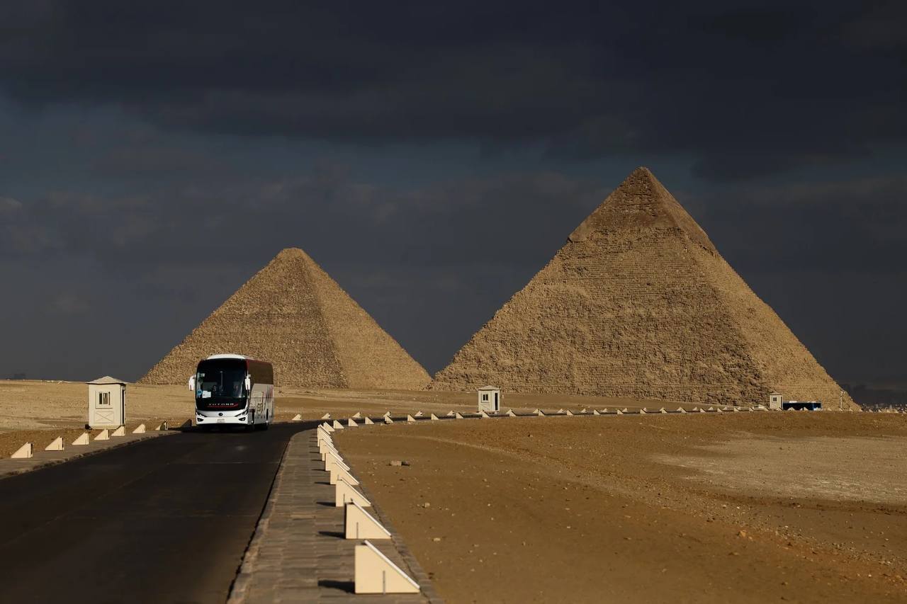 Пирамиды Гизы могут быть возрастом до 12000 лет и были построены потерянной развитой цивилизацией, согласно независимому исследователю Антонио Амбросио из Автономного университета Барселоны