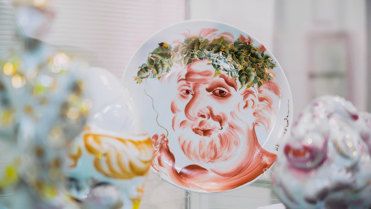 Русский Космос. «Калика-перехожая», «Кот-ученый», «Яга», «Дары хозяйки Медной горы» - эти и другие фарфоровые работы теперь можно увидеть в Выставочном зале Орехово-Зуева Русский Космос. «Калика-перехожая», «Кот-ученый», «Яга», «Дары хозяйки Медной горы» - эти и другие фарфоровые работы теперь можно увидеть в Выставочном зале Орехово-Зуева