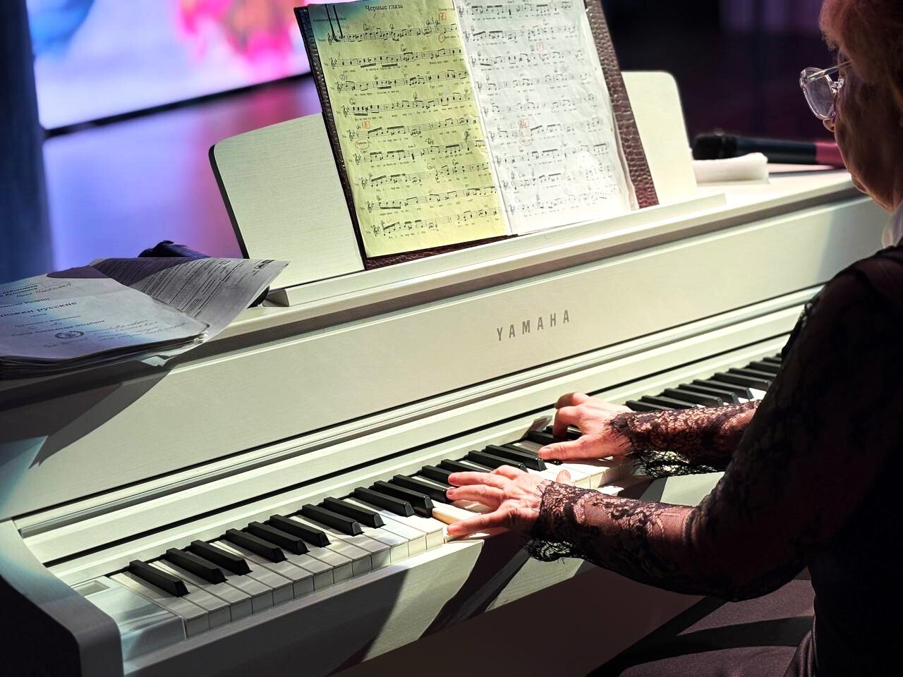 В Центре культуры «Досуг» прошел концерт «Песни в танцевальных ритмах» В Центре культуры «Досуг» прошел концерт «Песни в танцевальных ритмах»