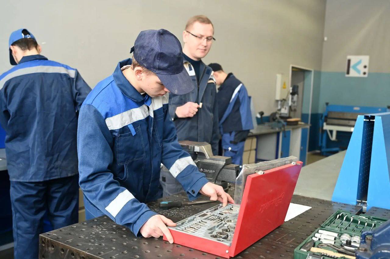 В Серпухове продолжается подготовка кадров для промышленности в рамках Народной программы «Единой России» В Серпухове продолжается подготовка кадров для промышленности в рамках Народной программы «Единой России»