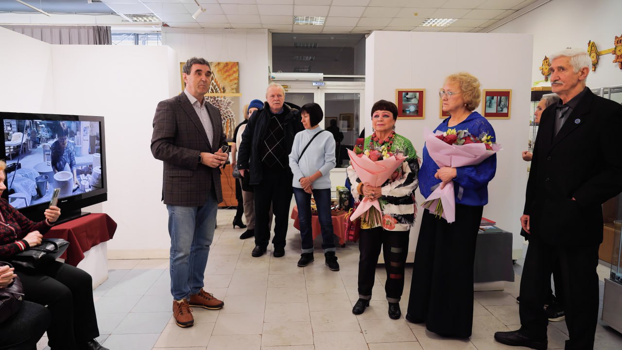 Русский Космос. «Калика-перехожая», «Кот-ученый», «Яга», «Дары хозяйки Медной горы» - эти и другие фарфоровые работы теперь можно увидеть в Выставочном зале Орехово-Зуева Русский Космос. «Калика-перехожая», «Кот-ученый», «Яга», «Дары хозяйки Медной горы» - эти и другие фарфоровые работы теперь можно увидеть в Выставочном зале Орехово-Зуева