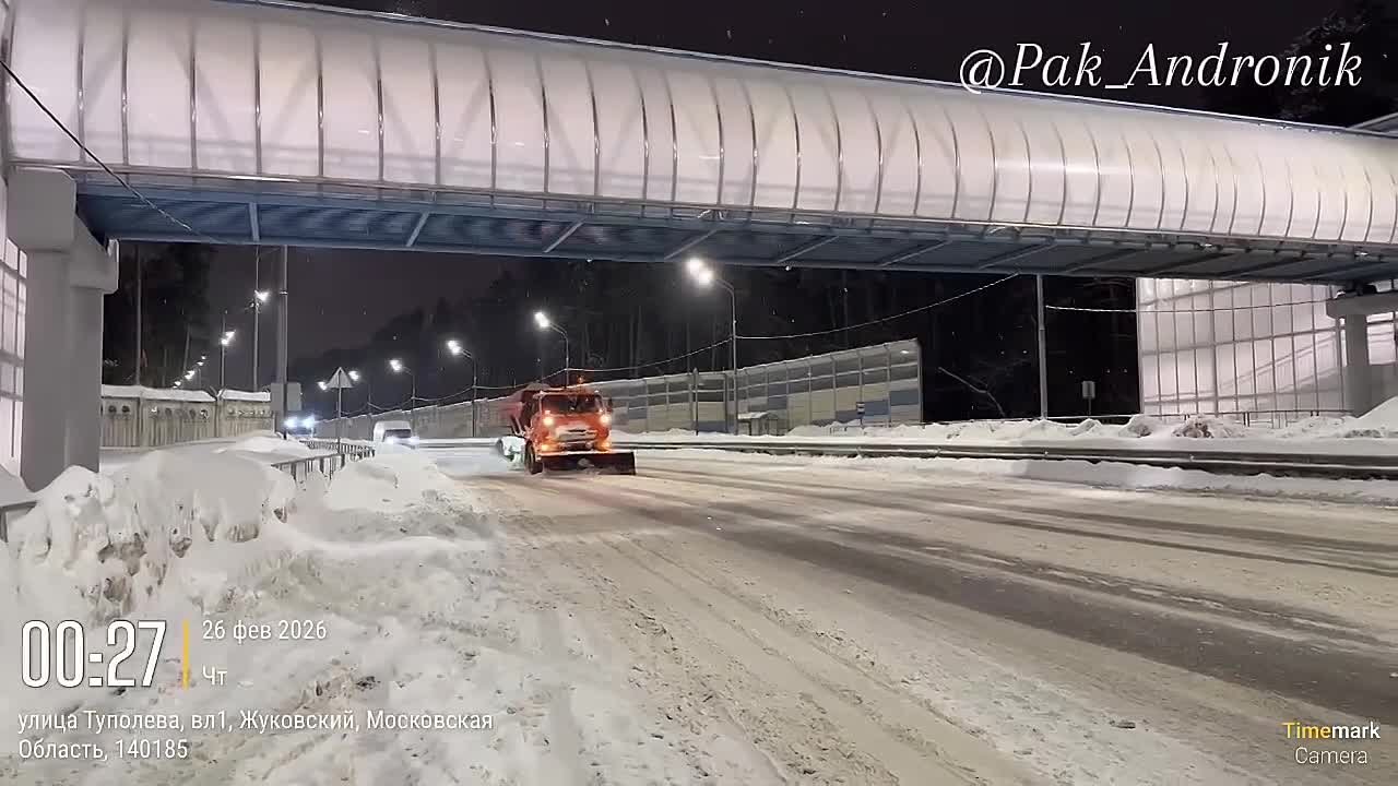 Около 2000 кубометров снега вывезли из города за ночь