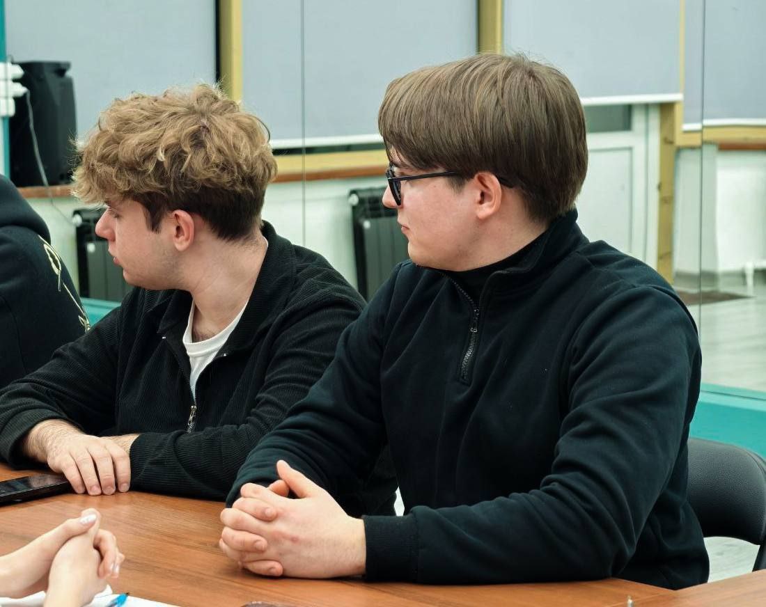 На площадке Молодёжного центра «Дружба» прошло заседание Молодёжного парламента На площадке Молодёжного центра «Дружба» прошло заседание Молодёжного парламента