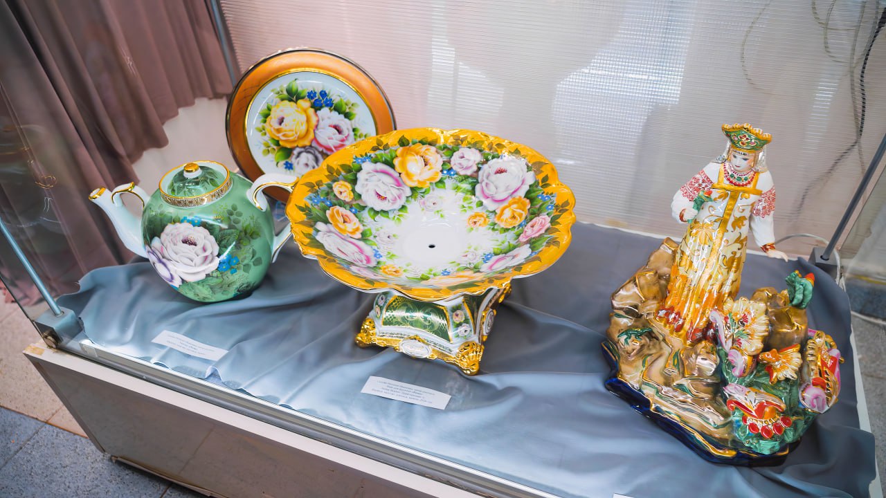 Русский Космос. «Калика-перехожая», «Кот-ученый», «Яга», «Дары хозяйки Медной горы» - эти и другие фарфоровые работы теперь можно увидеть в Выставочном зале Орехово-Зуева Русский Космос. «Калика-перехожая», «Кот-ученый», «Яга», «Дары хозяйки Медной горы» - эти и другие фарфоровые работы теперь можно увидеть в Выставочном зале Орехово-Зуева