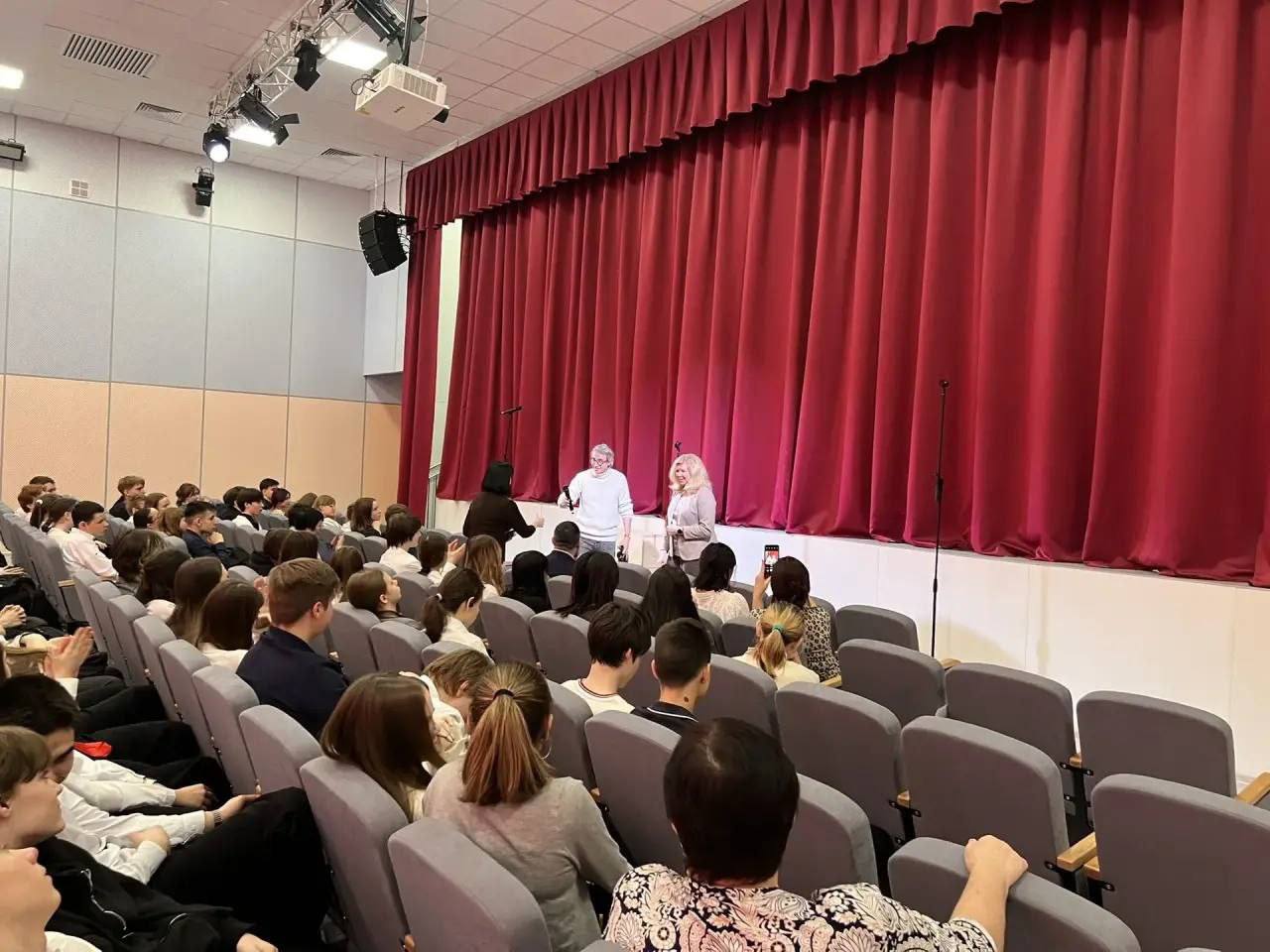 В школе №3 муниципального округа Чехов, при поддержке Чеховского филиала МФЮИ и в рамках сотрудничества с Московским финансово-юридическим университетом (МФЮА) и Московской академией современного искусства (МГТУ-МАСИ) для... В школе №3 муниципального округа Чехов, при поддержке Чеховского филиала МФЮИ и в рамках сотрудничества с Московским финансово-юридическим университетом (МФЮА) и Московской академией современного искусства (МГТУ-МАСИ) для...