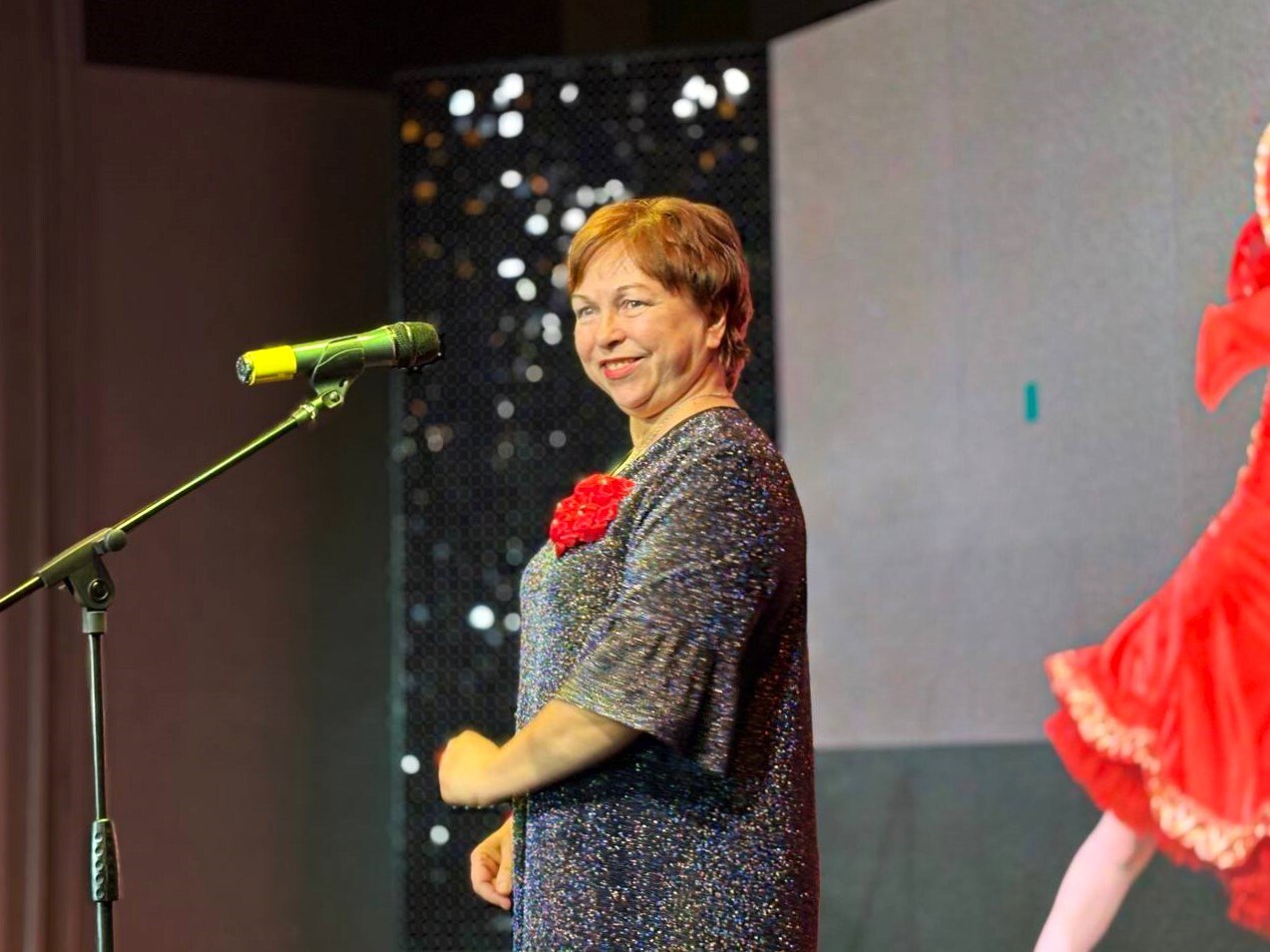 В Центре культуры «Досуг» прошел концерт «Песни в танцевальных ритмах» В Центре культуры «Досуг» прошел концерт «Песни в танцевальных ритмах»