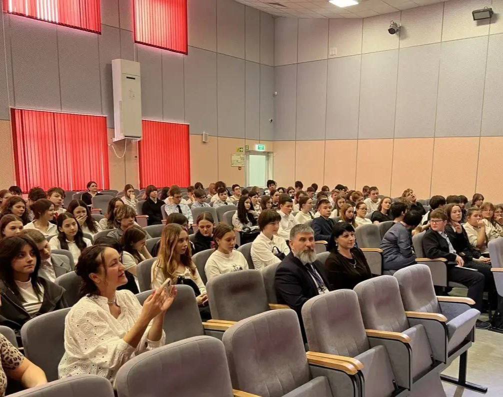 В школе №3 муниципального округа Чехов, при поддержке Чеховского филиала МФЮИ и в рамках сотрудничества с Московским финансово-юридическим университетом (МФЮА) и Московской академией современного искусства (МГТУ-МАСИ) для... В школе №3 муниципального округа Чехов, при поддержке Чеховского филиала МФЮИ и в рамках сотрудничества с Московским финансово-юридическим университетом (МФЮА) и Московской академией современного искусства (МГТУ-МАСИ) для...