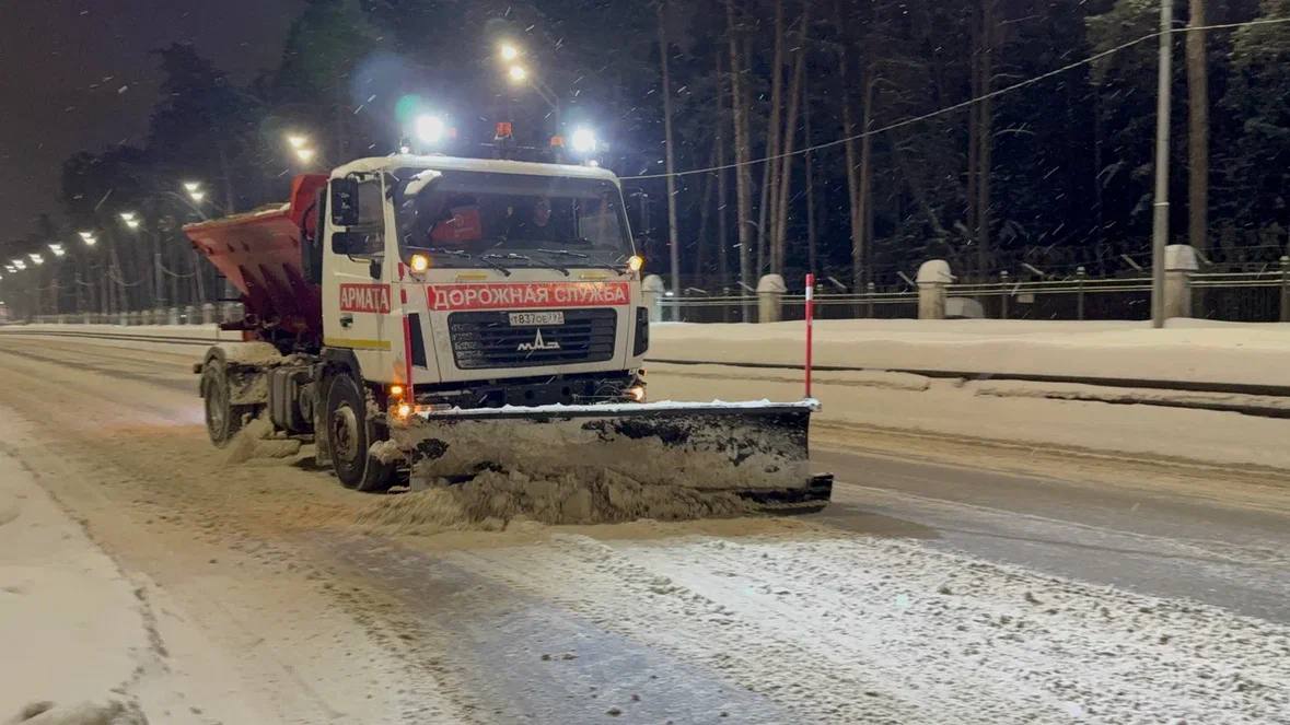 Около 2000 кубометров снега вывезли из города за ночь Около 2000 кубометров снега вывезли из города за ночь