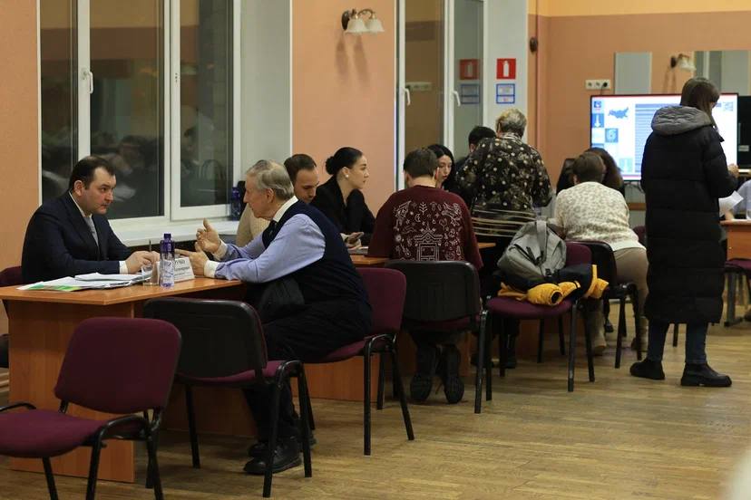 Игорь Трифонов: Очередной приём жителей в формате «Выездная администрация» провели в ДК «Юбилейный» Игорь Трифонов: Очередной приём жителей в формате «Выездная администрация» провели в ДК «Юбилейный»