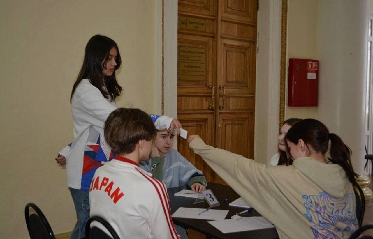 26 февраля во Дворце культуры «Цементник» г.о. Воскресенск финальным этапом завершился Открытый чемпионат Воскресенска по спортивной версии «Что? Где? Когда?» среди школьников сезона 2025-2026 26 февраля во Дворце культуры «Цементник» г.о. Воскресенск финальным этапом завершился Открытый чемпионат Воскресенска по спортивной версии «Что? Где? Когда?» среди школьников сезона 2025-2026