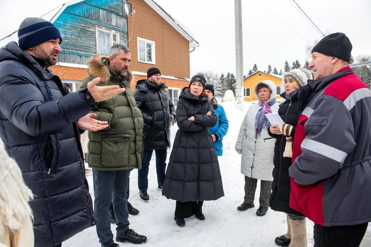 Татьяна Витушева: В рамках рабочего выезда в Румянцево пообщалась с жителями многоквартирного дома на улице Фабричная, который планируется к переводу в статус дома блокированной застройки Татьяна Витушева: В рамках рабочего выезда в Румянцево пообщалась с жителями многоквартирного дома на улице Фабричная, который планируется к переводу в статус дома блокированной застройки