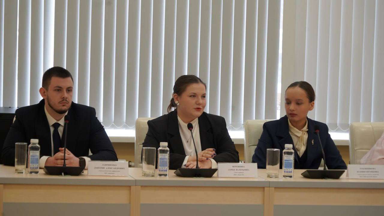 Заместитель главы округа Евгений Градсков и представители комитета по образованию администрации встретились с молодыми учителями, чтобы услышать их мнение по поводу развития системы образования Заместитель главы округа Евгений Градсков и представители комитета по образованию администрации встретились с молодыми учителями, чтобы услышать их мнение по поводу развития системы образования