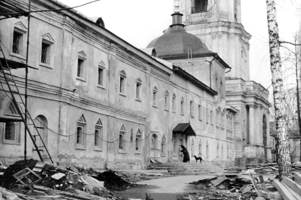 35 лет назад Николо-Угрешский монастырь был возвращен Русской Православной Церкви 35 лет назад Николо-Угрешский монастырь был возвращен Русской Православной Церкви