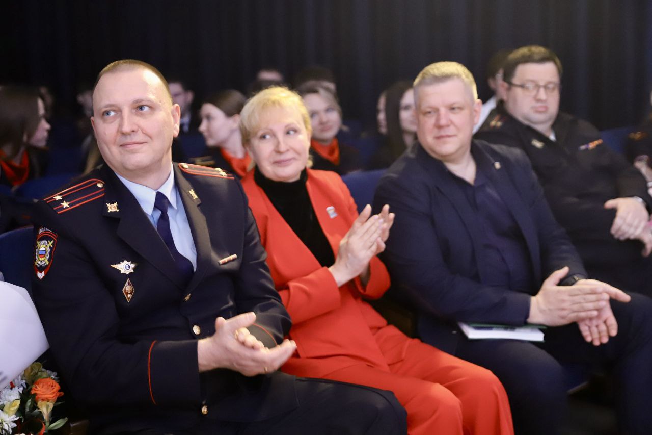 Выпускникам колледжа "Подмосковье" вручили дипломы Выпускникам колледжа "Подмосковье" вручили дипломы