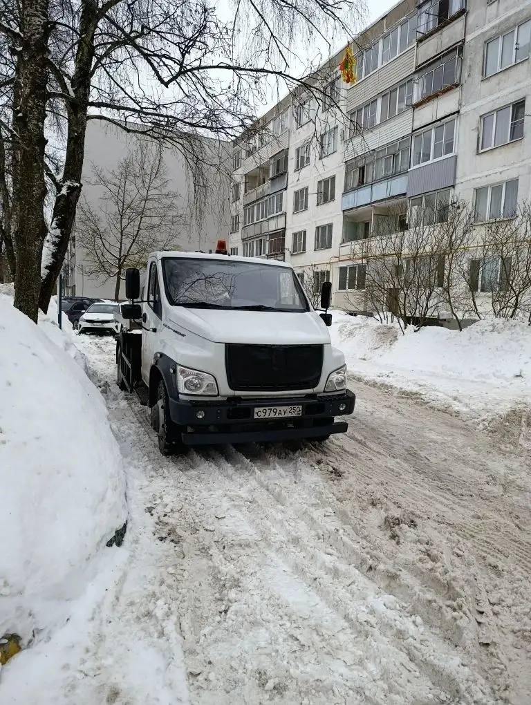 Автоцистерна с питьевой водой установлена у д. 5