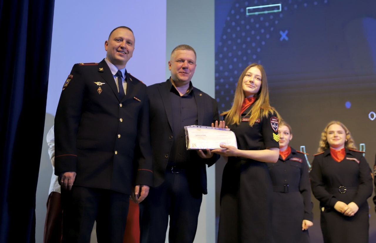 Выпускникам колледжа "Подмосковье" вручили дипломы Выпускникам колледжа "Подмосковье" вручили дипломы