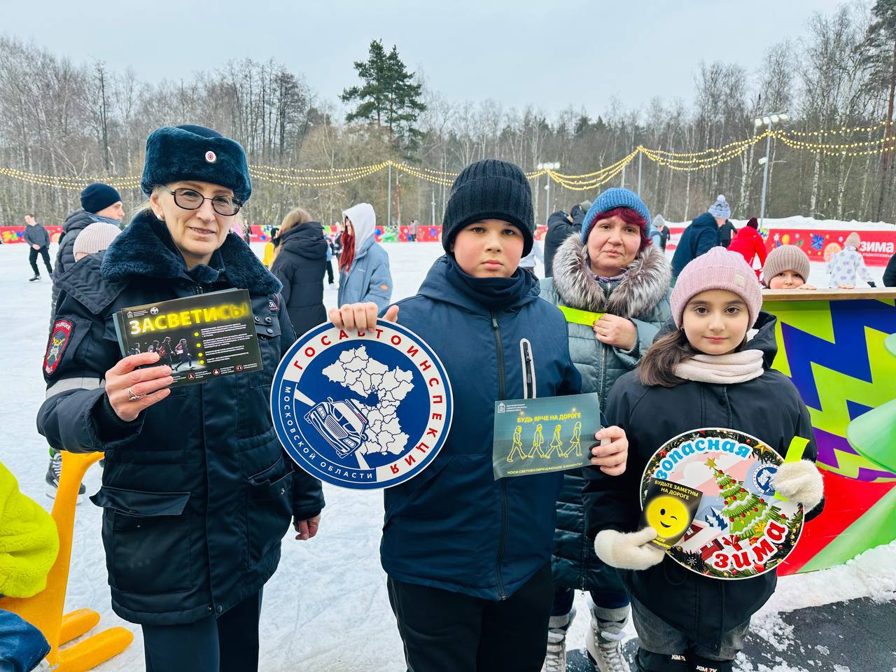 Сотрудники Госавтоинспекции напомнили о безопасности в рамках акции «Засветись!» Сотрудники Госавтоинспекции напомнили о безопасности в рамках акции «Засветись!»